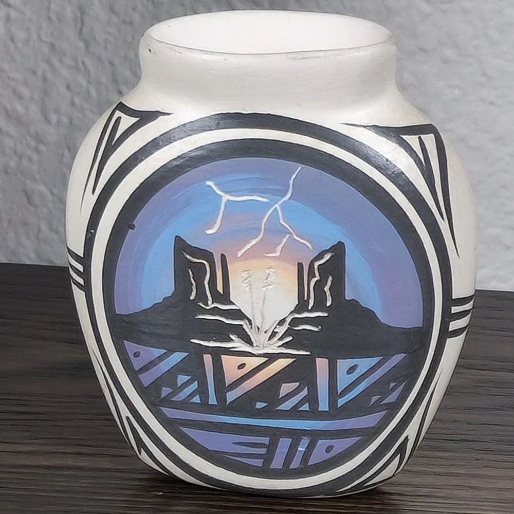 Navajo Natie‎ American Pillow Pottery Vase Miniature Lightning Storm Scene